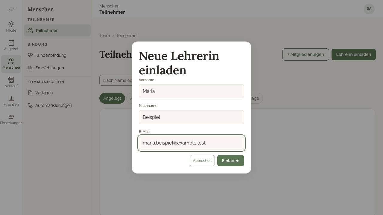 Trage ihre E-Mail-Adresse ein. Dorthin geht die Einladung.